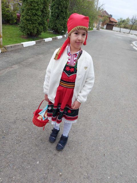 girl in Bulgarian dress
