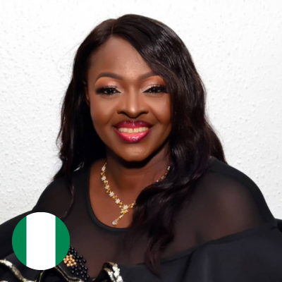 Elizabeth Oyenusi w flag Maria Elvira